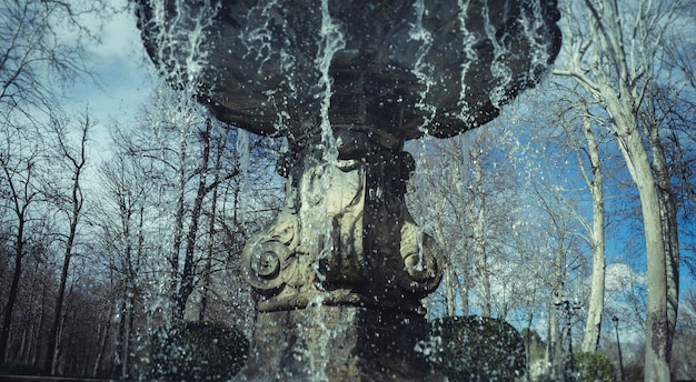 fontane d'acqua con sculture mitologiche nei giardini del Palazzo di Aranjuez in Spagna