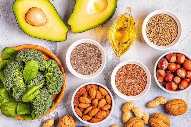 Fonti vegane di omega 3 e grassi insaturi. Concetto di cibo sano. Vista dall'alto.