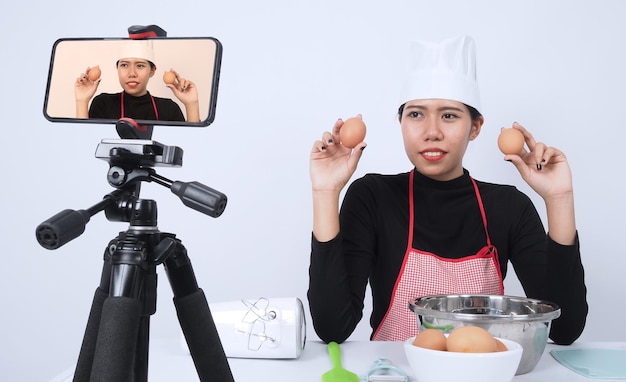 Food blogger chef donna asiatica in streaming live