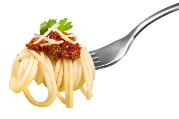 Forchetta con solo spaghetti intorno su sfondo