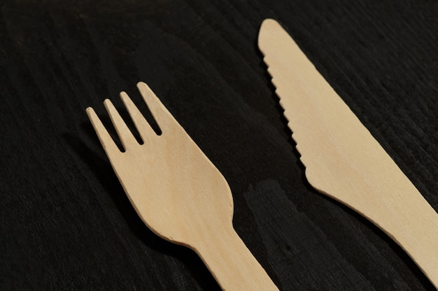 Forchetta e coltello monouso in legno