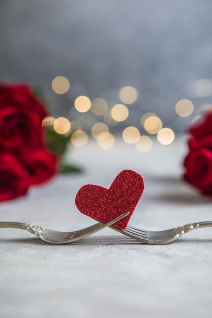 Forchette e un cuore. Menu delle feste per San Valentino.