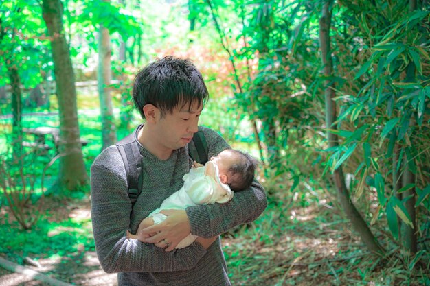 foresta, padre e figlia