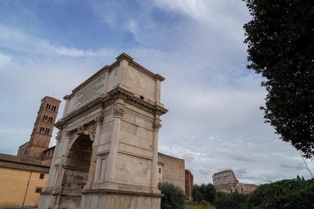 Fori imperiali a roma il giorno nuvoloso