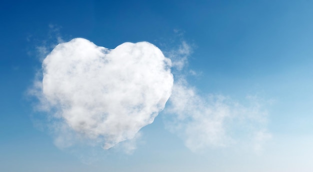 Forma del cuore della nuvola sul cielo blu