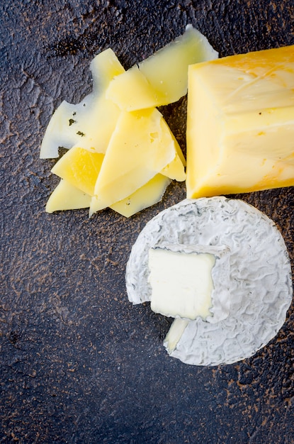 Formaggio a fette, formaggio con muffa, formaggio a pasta dura