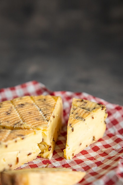 formaggio a pasta dura spezie fresco pasto sano cibo spuntino dieta sul tavolo copia spazio cibo sfondo