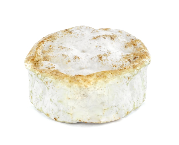 Formaggio camembert morbido cremoso rotondo isolato