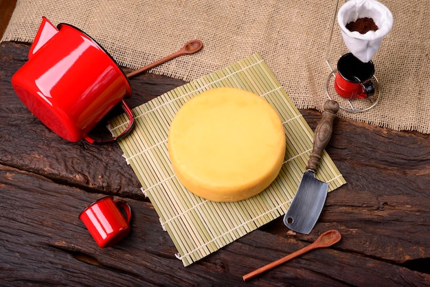 Formaggio Canastra artigianale e set da caffè rustico Minas Gerais Brasile