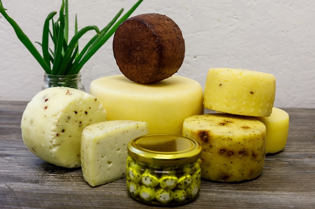 Formaggio di capra fatto a mano preparato in azienda