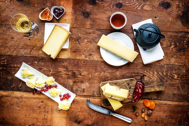 Formaggio e cibo degustati