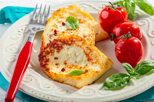 Formaggio halloumi tradizionale alla griglia