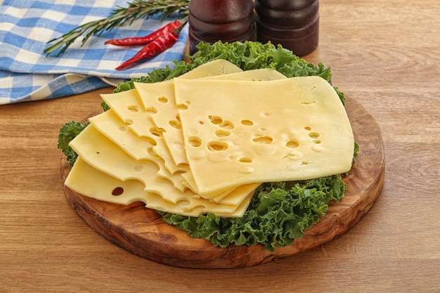 Formaggio Maasdam a fette per colazione a bordo