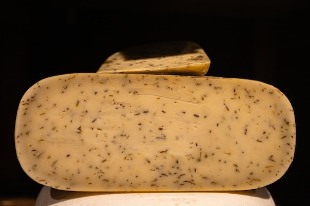 Formaggio olandese con cumino