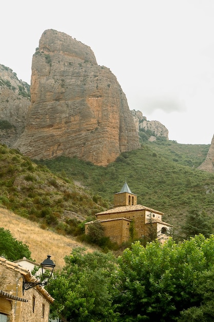 Formazione geologica dei mallos de Riglos a Huesca Aragona