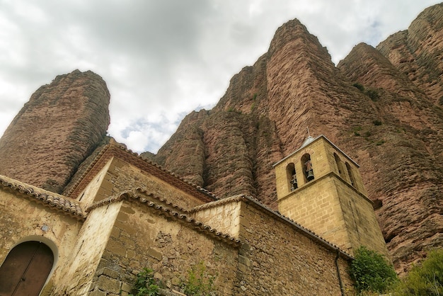 Formazione geologica dei mallos de Riglos a Huesca Aragona