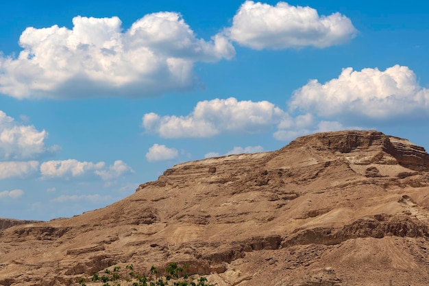 Formazione geologica Le famose nuvole del deserto del Negev in Israele al tramonto Vista del paesaggio del deserto magico del Negev Deserto delle colline di pietra di Israele Sabbia del deserto magico delle montagne della Giudea Natura selvaggia di Israele