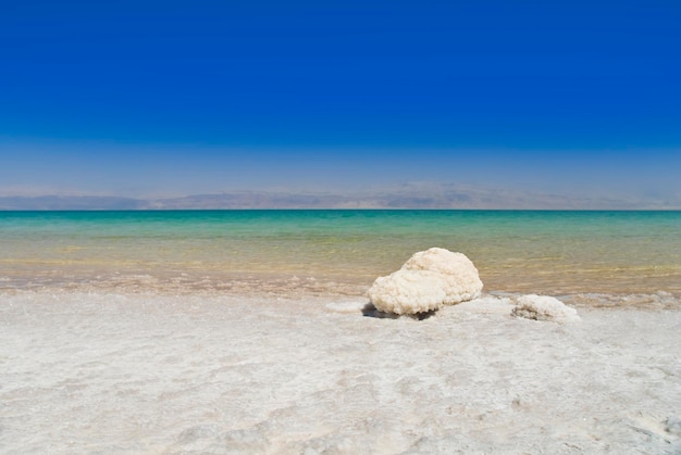 Formazione minerale naturale del sale del Mar Morto nel Mar Morto Israele