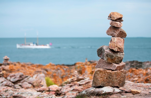 Formazione rocciosa variopinta in Bornholm Danimarca