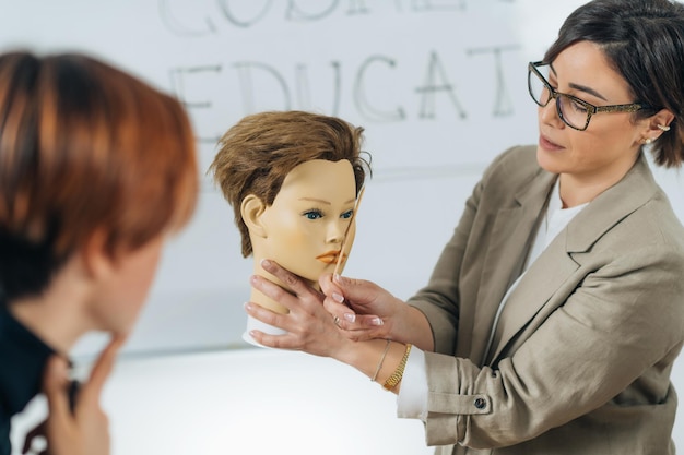 Formazione Trucco Permanente Sopracciglia Parte Teorica del Corso in Centro Estetico di Bellezza