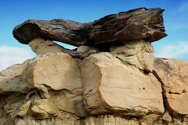 Formazioni rocciose contro il cielo