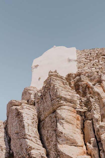 Formazioni rocciose contro un cielo limpido