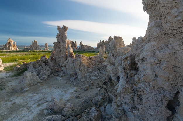 Formazioni rocciose sul paesaggio contro il cielo
