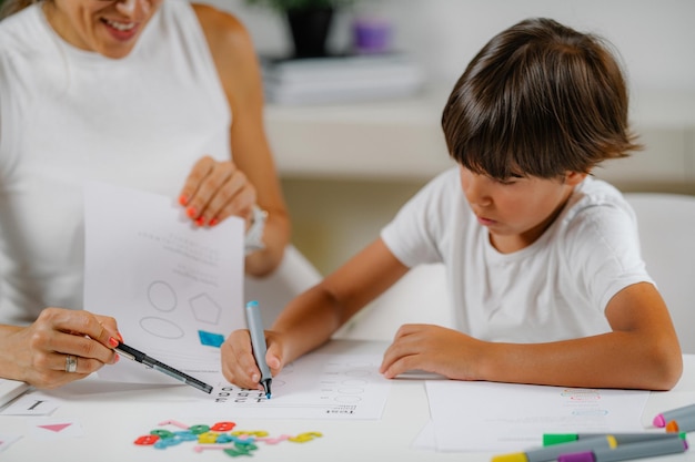 Forme di colorazione del bambino in un test di valutazione prescolare