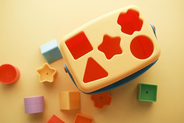 Forme geometriche per giochi e apprendimento dei bambini.