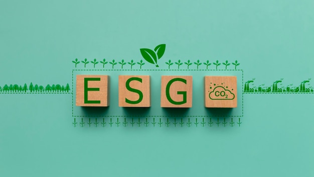 Formulazione ESG sul blocco a cubo di legno per lo sviluppo di un'organizzazione sostenibile e l'incorporazione del concetto di Environmental Social Governance