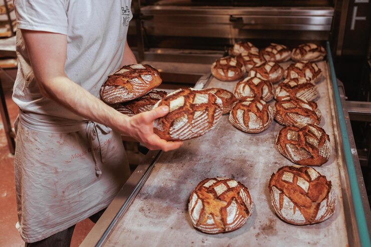 Foto fornaio biologico - dettagli della cottura del pane