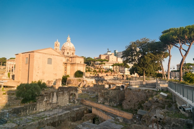 Foro Romano in mattinata estiva, Roma, Italy