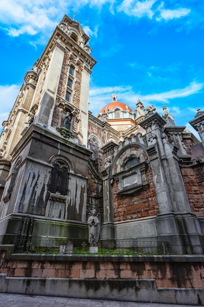 Fortemente ornata chiesa di San Juan el Real di architettura neoclassica Oviedo Spagna