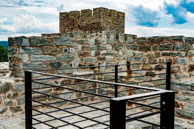 Fortezza di ariete sul fiume Danubio in Serbia