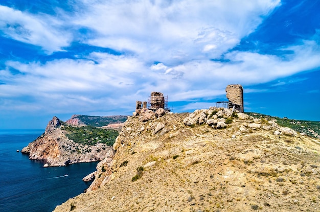 Fortezza di Cembalo sopra la baia di balaklava nel mar nero vicino a sebastopoli crimea ucraina russia disputa