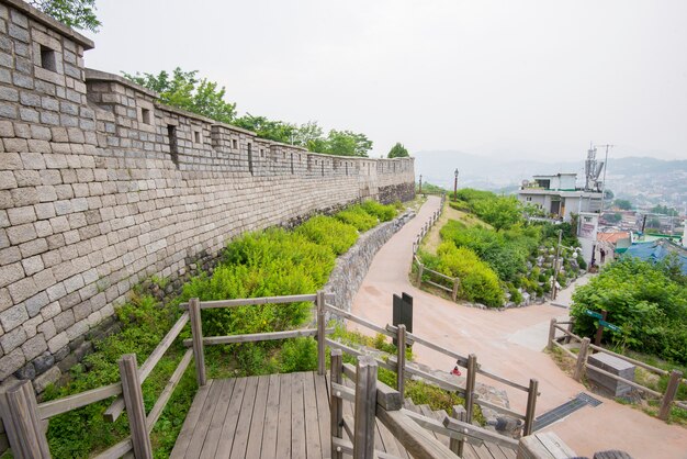 Fortezza di Seoul sulla montagna naksan