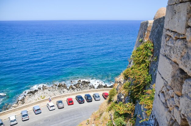 Fortezza sulle rive del mare azzurro