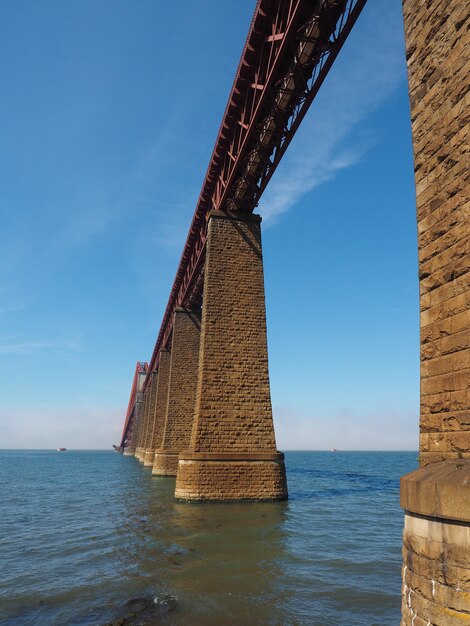 Forth Bridge sul Firth of Forth a Edimburgo