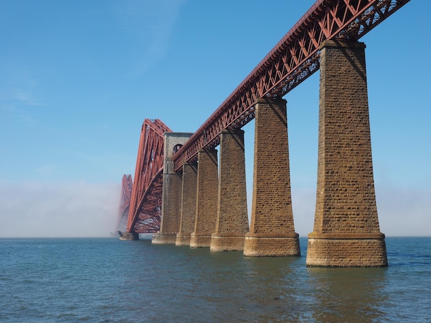 Forth Bridge sul Firth of Forth a Edimburgo