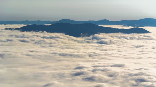 Foschia di montagna al mattino