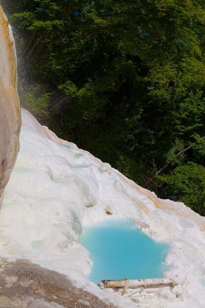 Fosso Bianco, Toscana, Italia. Acqua termale in questo meraviglioso sito naturale.