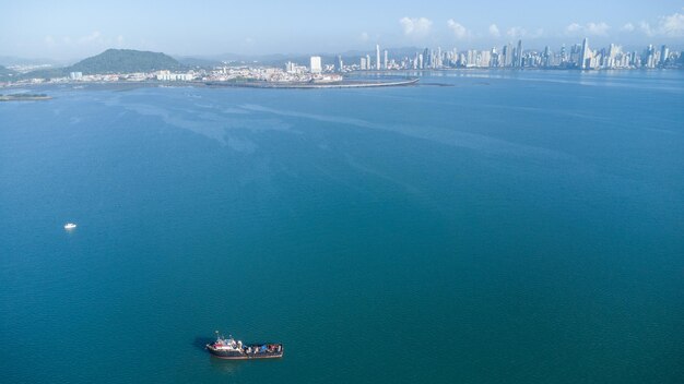 Foto aerea dal drone del porto di Panama City