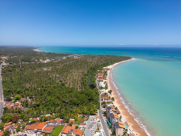 Foto aerea di Praia De Ipioca a Alagoas, nel nord-est del Brasile