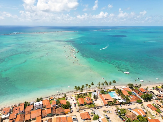 Foto aerea sul sentiero di Moises a Praia de Barra Grande nella città di Maragogi Alagoas Brasile