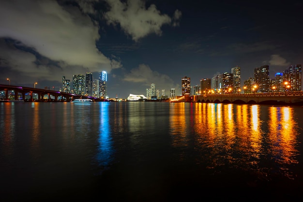 Foto dell'orizzonte del centro di miami florida usa