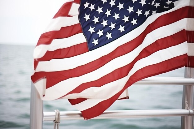 Foto della bandiera americana rossa, bianca e blu dell'orizzonte