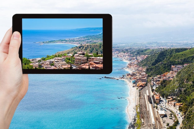 Foto della città di Giardini Naxos da Taormina in Sicilia