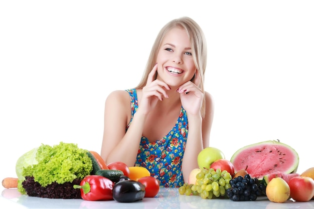 foto di bella donna con frutta