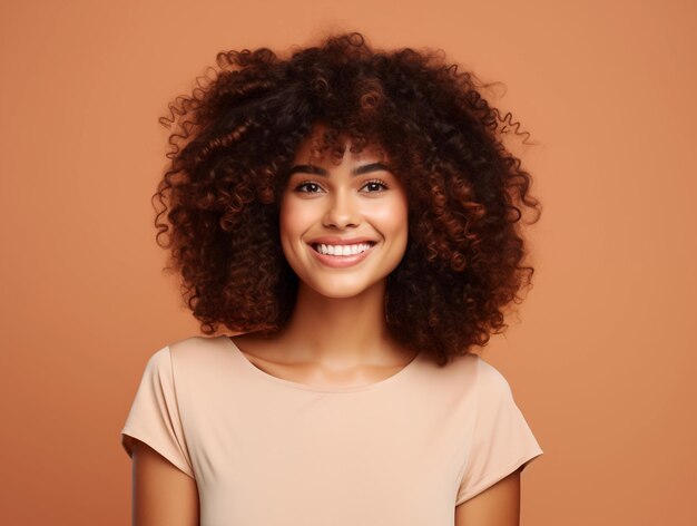 Foto di bellezza femminile con i capelli ricci Foto di alta qualità