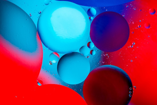 Foto di bolle colorate di ossigeno in acqua